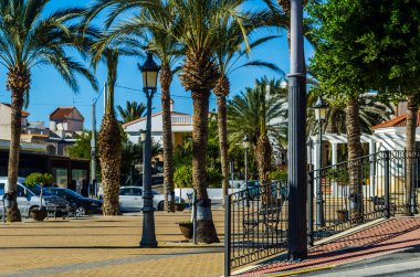 Antas, İspanya - 26 Ocak 2019 boş İspanyol sokaklarda Almeria, eski Endülüs karakteristik mimarisi yanında küçük bir kasabasında