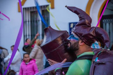 Velez Malaga, İspanya-3 Şubat 2018 A renkli karnaval geçit Andalusia küçük bir kasaba sakinleri tarafından düzenlenen