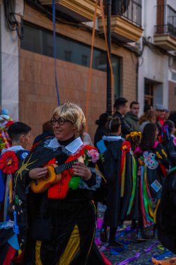 Velez Malaga, İspanya-3 Şubat 2018 A renkli karnaval geçit Andalusia küçük bir kasaba sakinleri tarafından düzenlenen