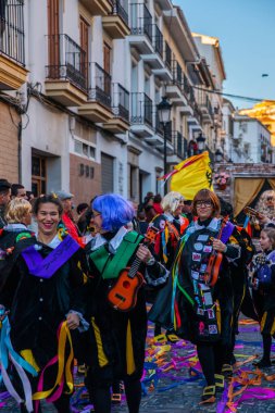 Velez Malaga, İspanya-3 Şubat 2018 A renkli karnaval geçit Andalusia küçük bir kasaba sakinleri tarafından düzenlenen