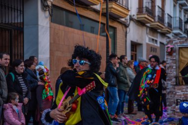 Velez Malaga, İspanya-3 Şubat 2018 A renkli karnaval geçit Andalusia küçük bir kasaba sakinleri tarafından düzenlenen