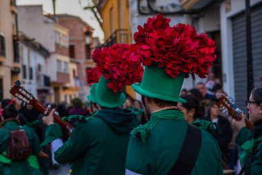 Velez Malaga, İspanya-3 Şubat 2018 A renkli karnaval geçit Andalusia küçük bir kasaba sakinleri tarafından düzenlenen