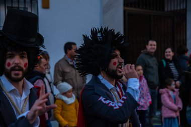 Velez Malaga, İspanya-3 Şubat 2018 A renkli karnaval geçit Andalusia küçük bir kasaba sakinleri tarafından düzenlenen