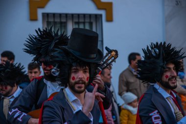 Velez Malaga, İspanya-3 Şubat 2018 A renkli karnaval geçit Andalusia küçük bir kasaba sakinleri tarafından düzenlenen