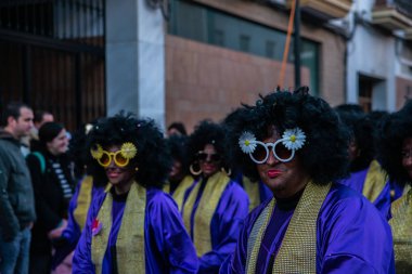 Velez Malaga, İspanya-3 Şubat 2018 A renkli karnaval geçit Andalusia küçük bir kasaba sakinleri tarafından düzenlenen