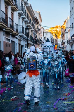 Velez Malaga, İspanya-3 Şubat 2018 A renkli karnaval geçit Andalusia küçük bir kasaba sakinleri tarafından düzenlenen