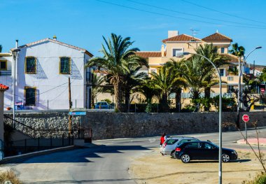 Antas, İspanya - 26 Ocak 2019 boş İspanyol sokaklarda Almeria, eski Endülüs karakteristik mimarisi yanında küçük bir kasabasında