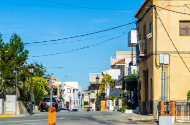 Antas, İspanya - 26 Ocak 2019 boş İspanyol sokaklarda Almeria, eski Endülüs karakteristik mimarisi yanında küçük bir kasabasında