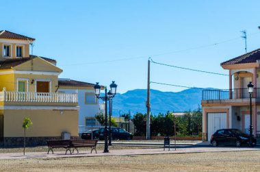 Antas, İspanya - 26 Ocak 2019 boş İspanyol sokaklarda Almeria, eski Endülüs karakteristik mimarisi yanında küçük bir kasabasında