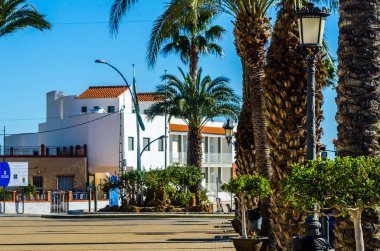 Antas, İspanya - 26 Ocak 2019 boş İspanyol sokaklarda Almeria, eski Endülüs karakteristik mimarisi yanında küçük bir kasabasında