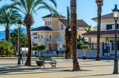 Antas, İspanya - 26 Ocak 2019 boş İspanyol sokaklarda Almeria, eski Endülüs karakteristik mimarisi yanında küçük bir kasabasında