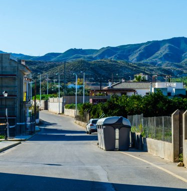 Antas, İspanya - 26 Ocak 2019 boş İspanyol sokaklarda Almeria, eski Endülüs karakteristik mimarisi yanında küçük bir kasabasında