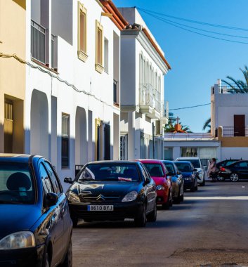 Antas, İspanya - 26 Ocak 2019 boş İspanyol sokaklarda Almeria, eski Endülüs karakteristik mimarisi yanında küçük bir kasabasında