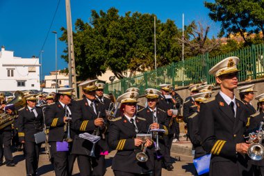 Velez Malaga, İspanya - 27 Mart 2018 insanlar geçit töreninde kutsal hafta İspanyol bir şehirde, Paskalya katılan