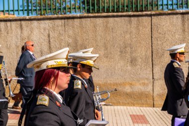 Velez Malaga, İspanya - 27 Mart 2018 insanlar geçit töreninde kutsal hafta İspanyol bir şehirde, Paskalya katılan