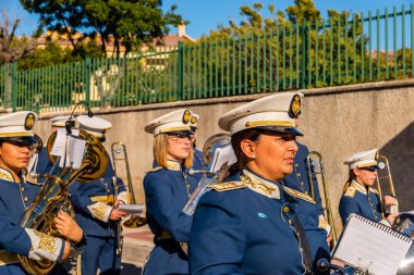 Velez Malaga, İspanya - 27 Mart 2018 insanlar geçit töreninde kutsal hafta İspanyol bir şehirde, Paskalya katılan