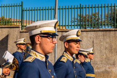 Velez Malaga, İspanya - 27 Mart 2018 insanlar geçit töreninde kutsal hafta İspanyol bir şehirde, Paskalya katılan