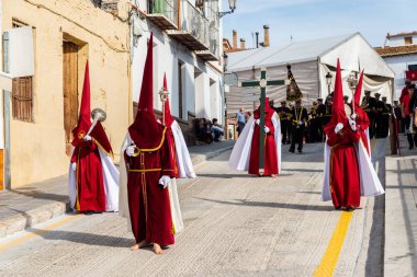Velez Malaga, İspanya - 29 Mart 2018 insanlar geçit töreninde kutsal hafta İspanyol bir şehirde, Paskalya katılan
