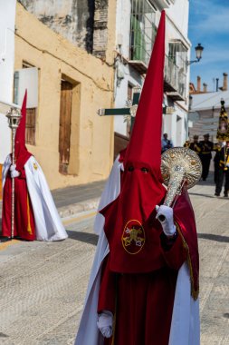 Velez Malaga, İspanya - 29 Mart 2018 insanlar geçit töreninde kutsal hafta İspanyol bir şehirde, Paskalya katılan