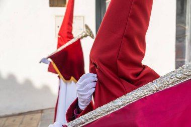 Velez Malaga, İspanya - 29 Mart 2018 insanlar geçit töreninde kutsal hafta İspanyol bir şehirde, Paskalya katılan