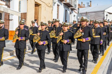 Velez Malaga, İspanya - 29 Mart 2018 insanlar geçit töreninde kutsal hafta İspanyol bir şehirde, Paskalya katılan