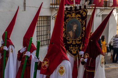 Velez Malaga, İspanya - 29 Mart 2018 insanlar geçit töreninde kutsal hafta İspanyol bir şehirde, Paskalya katılan