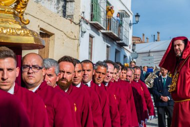 Velez Malaga, İspanya - 29 Mart 2018 insanlar geçit töreninde kutsal hafta İspanyol bir şehirde, Paskalya katılan