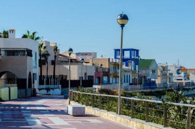 Cabo De Palos, İspanya - 7 Şubat 2019 ünlü promenade ve Akdeniz'de İspanya tarafından kıyı kenti peyzaj