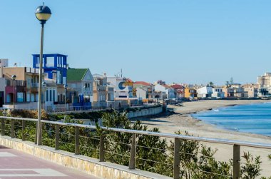Cabo De Palos, İspanya - 7 Şubat 2019 ünlü promenade ve Akdeniz'de İspanya tarafından kıyı kenti peyzaj