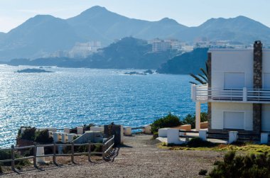 Cabo De Palos, İspanya - 7 Şubat 2019 ünlü promenade ve Akdeniz'de İspanya tarafından kıyı kenti peyzaj