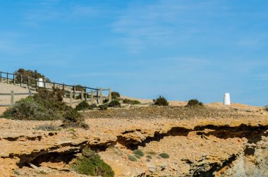 Cabo De Palos, İspanya - 7 Şubat 2019 ünlü promenade ve Akdeniz'de İspanya tarafından kıyı kenti peyzaj