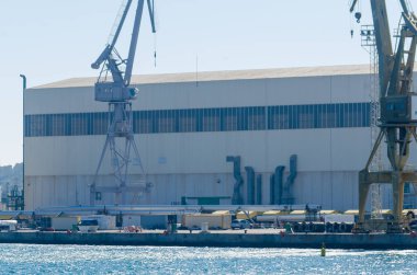 Cartagena, İspanya - 22 Şubat 2019 Cartagena Murcia bölgesi, bir yer gevşeme yanı sıra yer Denizcilik sektörünün ünlü limanda