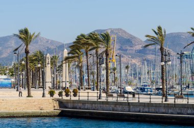 Cartagena, İspanya - 22 Şubat 2019 Cartagena Murcia bölgesi, bir yer gevşeme yanı sıra yer Denizcilik sektörünün ünlü limanda
