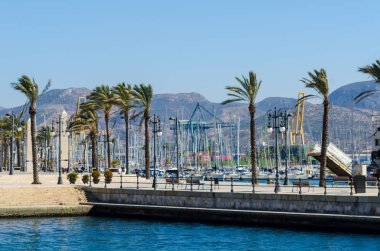 Cartagena, İspanya - 22 Şubat 2019 Cartagena Murcia bölgesi, bir yer gevşeme yanı sıra yer Denizcilik sektörünün ünlü limanda
