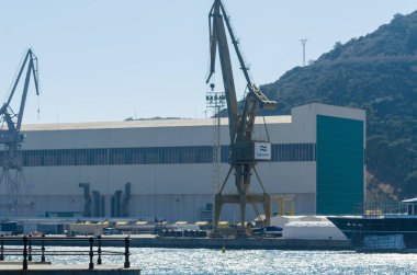 Cartagena, İspanya - 22 Şubat 2019 Cartagena Murcia bölgesi, bir yer gevşeme yanı sıra yer Denizcilik sektörünün ünlü limanda