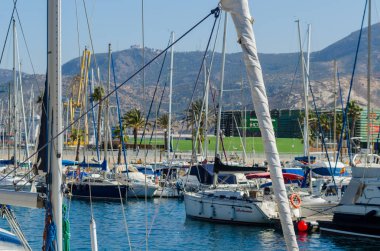 Cartagena, İspanya - 22 Şubat 2019 Cartagena Murcia bölgesi, bir yer gevşeme yanı sıra yer Denizcilik sektörünün ünlü limanda