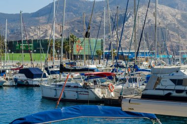 Cartagena, İspanya - 22 Şubat 2019 Cartagena Murcia bölgesi, bir yer gevşeme yanı sıra yer Denizcilik sektörünün ünlü limanda