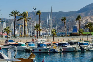 Cartagena, İspanya - 22 Şubat 2019 Cartagena Murcia bölgesi, bir yer gevşeme yanı sıra yer Denizcilik sektörünün ünlü limanda