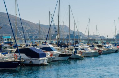 Cartagena, İspanya - 22 Şubat 2019 Cartagena Murcia bölgesi, bir yer gevşeme yanı sıra yer Denizcilik sektörünün ünlü limanda