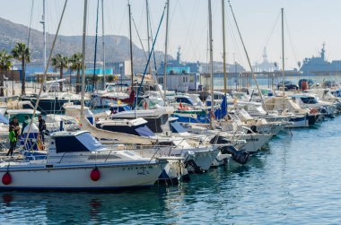 Cartagena, İspanya - 22 Şubat 2019 Cartagena Murcia bölgesi, bir yer gevşeme yanı sıra yer Denizcilik sektörünün ünlü limanda