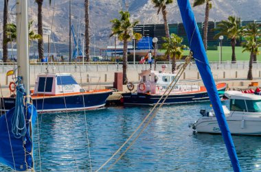 Cartagena, İspanya - 22 Şubat 2019 Cartagena Murcia bölgesi, bir yer gevşeme yanı sıra yer Denizcilik sektörünün ünlü limanda