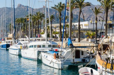 Cartagena, İspanya - 22 Şubat 2019 Cartagena Murcia bölgesi, bir yer gevşeme yanı sıra yer Denizcilik sektörünün ünlü limanda