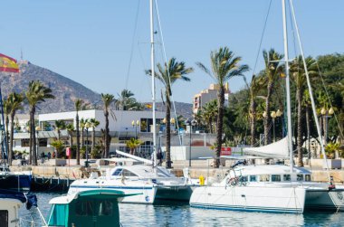 Cartagena, İspanya - 22 Şubat 2019 Cartagena Murcia bölgesi, bir yer gevşeme yanı sıra yer Denizcilik sektörünün ünlü limanda