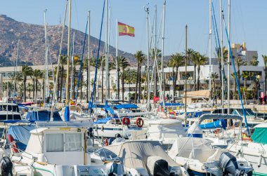 Cartagena, İspanya - 22 Şubat 2019 Cartagena Murcia bölgesi, bir yer gevşeme yanı sıra yer Denizcilik sektörünün ünlü limanda