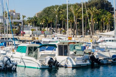 Cartagena, İspanya - 22 Şubat 2019 Cartagena Murcia bölgesi, bir yer gevşeme yanı sıra yer Denizcilik sektörünün ünlü limanda