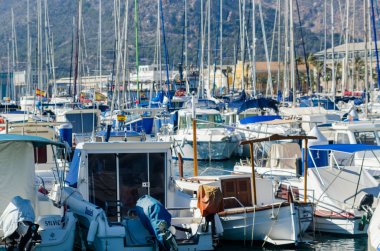 Cartagena, İspanya - 22 Şubat 2019 Cartagena Murcia bölgesi, bir yer gevşeme yanı sıra yer Denizcilik sektörünün ünlü limanda