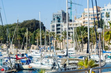 Cartagena, İspanya - 22 Şubat 2019 Cartagena Murcia bölgesi, bir yer gevşeme yanı sıra yer Denizcilik sektörünün ünlü limanda