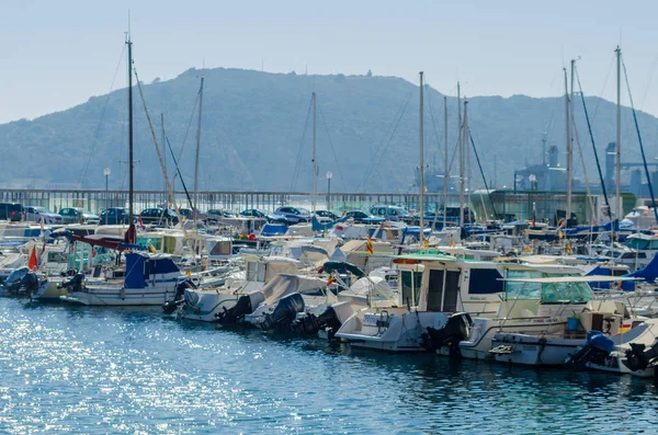 Cartagena, İspanya - 22 Şubat 2019 Cartagena Murcia bölgesi, bir yer gevşeme yanı sıra yer Denizcilik sektörünün ünlü limanda