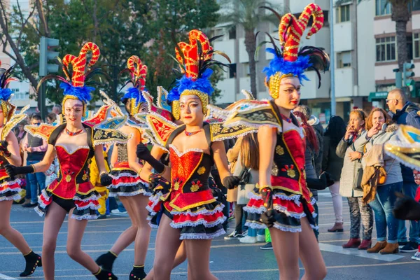 Cartagena, Ispanya-Mart 2, 2019 Murcia bölgesinde ünlü bir kasabanın sakinleri tarafından düzenlenen renkli bir karnaval geçit töreni