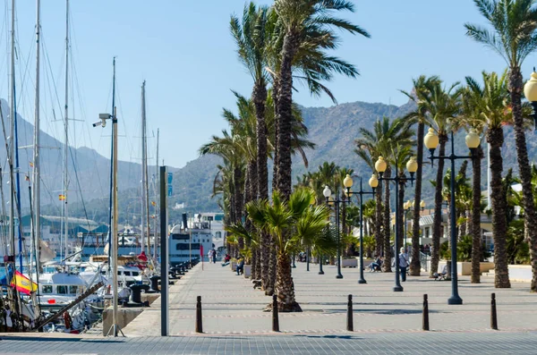 Cartagena, İspanya - 22 Şubat 2019 Cartagena Murcia bölgesi, bir yer gevşeme yanı sıra yer Denizcilik sektörünün ünlü limanda